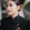 8 Foto Prilly Latuconsina Pakai Beskap dan Celana Batik, Auto Dipanggil Ndoro Putri