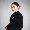 8 Foto Prilly Latuconsina Pakai Beskap dan Celana Batik, Auto Dipanggil Ndoro Putri