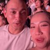 10 Foto Bunga Citra Lestari dan Tiko Nonton Konser Bruno Mars di Singapura, Netizen Ramai Komentari Pakaiannya