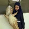 Disayang Bak Anak Sendiri, Ini Deretan Foto Zaskia Sungkar dengan Koleksi Kudanya yang Gemas Banget!