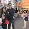 Foto Liburan Verrell Bramasta Bareng Keluarga di Jepang, Gaya Neneknya Curi Perhatian Banget
