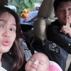 Makin Bahagia Jadi Ibu, Ini Foto-Foto Masayu Clara Nikmati Momen Momong Dua Bayi Kembar yang Gemas Banget!