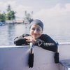 Foto Liburan Prilly Latuconsina di Sulawesi, Mulai Mancing Sampai Diving Wajahnya Tetap Glowing