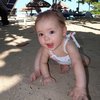 7 Foto Kamari Anak Jennifer Coppen Main Pasir di Pantai, Gemas Maksimal!