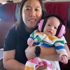 Foto Gemas Baby Kya Anak Jessica Mila saat Pertama Kali Naik Pesawat, Langsung Main ke Pantai