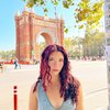 Foto Cassandra Lee saat Liburan di Barcelona, Pancarkan Pesona dengan Rambut Merah