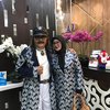 8 Foto Harmonis Jhony Iskandar dengan Keluarga, Bareng Istri Selalu Mesra