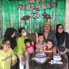 8 Foto Harmonis Jhony Iskandar dengan Keluarga, Bareng Istri Selalu Mesra