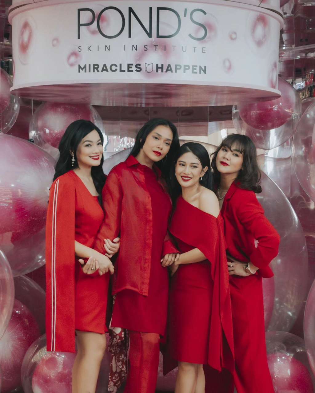 Foto Geng AADC Reunian dengan Gaya Merah Merona, Cantik dan Awet Muda!