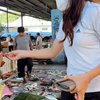  Foto Indah Permatasari Borong Ikan di Pasar Tradisional, Tetap Cantik Meski Cuma Pakai Sendal Jepit