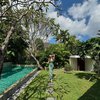 7 Pesona Aura Kasih saat Staycation di Bali,  Foto Habis Mandi Aja Cantik Banget!