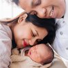 9 Foto Indah Permatasari yang Akhirnya Spill Wajah Baby Naka, Pipi Chubby-nya Bikin Tambah Gemas!