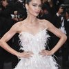 8 Foto Cantik Cinta Laura di Red Carpet Cannes Film Festival, Gaun Putihnya Langsung Jadi Pusat Perhatian! 