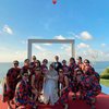 Potret Enzy Storia Jadi Bridesmaid Chinese Modern Wedding, Pakai Busana Cheongsam