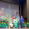 Hadir di Wisuda Anaknya, Foto-Foto Titi Kamal yang Tampil dengan Kebaya Merah Bikin Salfok!