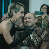 Foto Bunga Citra Lestari Manggung di Acara Kantor Tiko Aryawardhana, Romantis Abis!