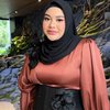 Dapat Penghargaan Wanita Cantik Indonesia 2024, Ini 8 Foto Penampilan Aurel Hermansyah yang Ramai Kritikan