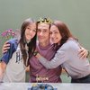 Foto Perayaan Ulang Tahun Darius Sinathrya ke-39, Dapat Kejutan Romantis dari Anak dan Istri