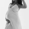 Masuk Trimester Tiga, Ini 7 Foto Maternity Pamela Bowie Bertema Hitam Putih