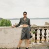 8 Foto Mikha Tambayong saat Pemotretan di Italia, Pose Pamer Punggung dan Perut Rata yang Bikin Salfok