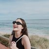 7 Foto Seru Liburan Elina Joerg di Australia, Nikmati Indahnya Pantai Sambil Pamer Kulit Putih!