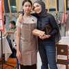 10 Foto Anak Sambung Zaskia Gotik Jualan Makanan di Sekolah, Ditemani Sang Mama Belajar Jadi Pebisnis!