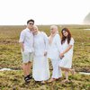 Foto Liburan Keluarga Tissa Biani yang Family Goals Banget, Tampil Kompak Serba Putih