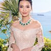 Cantik Paripurna dengan Balutan Kebaya, Ini Deretan Foto Raline Shah di Acara Closing Cannes Film Festival