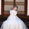 8 Foto Rebecca Klopper dengan Balutan Hanbok, Penampilannya Mirip Eonnie-eonnie Korea!