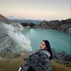 Foto Natasha Wilona Mendaki Gunung Ijen, Rela Tracking Subuh Demi Liat Blue Fire