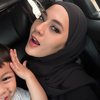 Makin Istiqomah, Ini Deretan Foto Paula Verhoeven Kini Makin Tampil Syar’i - Terlihat Sering Pakai Hijab Warna Hitam! 