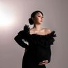 Aura Bumil Kian Terpancar, Ini Foto Terbaru Maternity Shoot Clairine Clay Tanpa Joshua Suherman