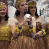 8 Foto BCL Pakai Baju Adat Papua di Pentas Sekolah Anaknya, Cantik Banget!