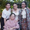 Foto Kedekatan Yuni Shara dengan Dua Adik Perempuannya yang Sibling Goals Banget, Cantiknya Kartika Sary Jadi Sorotan