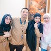 10 Foto Raffi Ahmad dan Nagita Slavina Berangkat Haji, Penuh Haru Pisah dari Anak