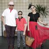 Satu Keluarga Fashionable Abis! Foto Ryan Delon, Sharena, dan Ryshaka OOTD Gaya Vintage Sukses Bikin Kagum Netizen