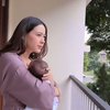 Curi Perhatian, Ini Foto Laura Theux dengan Anak yang Sudah Genap Berusia Satu Bulan