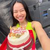 Foto Yura Yunita Dapat Kejutan Ulang Tahun saat Gladi Resik, Bahagia Sambut Usia 33 Tahun