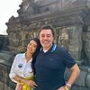 Masih di Indonesia, Ini 7 Foto Farah Quinn Ajak Suami Bule Liburan ke Candi Borobudur