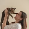 Cat Lovers, Ini 8 Foto Mawar Eva de Jongh Bersama Kucing Peliharaan Kesayangannya