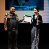 10 Foto Prilly Latuconsina Menerima Penghargaan dari IKJ Awards, Bikin Bangga nih!