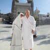 10 Foto Seleb Tanah Air yang Tampil Botak Usai Ibadah Haji, Siapa nih yang Paling Manglingi?