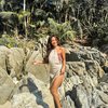 10 Gaya Marion Jola saat Main ke Pantai, Paras Cantiknya Bikin Netizen Pusing!