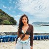 10 Gaya Marion Jola saat Main ke Pantai, Paras Cantiknya Bikin Netizen Pusing!