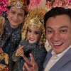 7 Foto Baim Wong dan Dua Putranya Hadir di Pernikahan Chand Kelvin, Baju Kiano Curi Perhatian