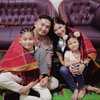 10 Foto Ryan Delon Boyong Istri dan Anak Pulang Kampung ke Medan, Ketemu Keluarga Besar hingga Ziarah Makam Sang Papa