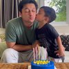 8 Foto Andrew Andika Rayakan Ultah ke-37, Tiup Lilin Bareng Anak