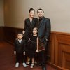 9 Foto Anissa Aziza Hadiri Gala Premier Film Terbaru Raditya Dika, Bawa Anak Buat Dukung Suami