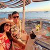 9 Foto Titi Kamal dan Christian Sugiono Nikmati Sunset di Pantai Spanyol, Romantis Abis!