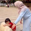 10 Foto Ria Ricis Ajak Moana Jalan-jalan, Gemes Banget Ibu dan Anak Satu Ini!